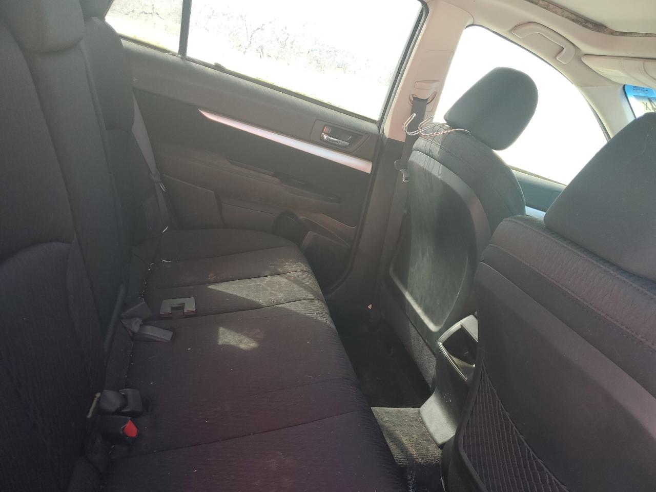 Subaru Outback 2.5i Premium Image 13