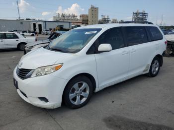  Salvage Toyota Sienna