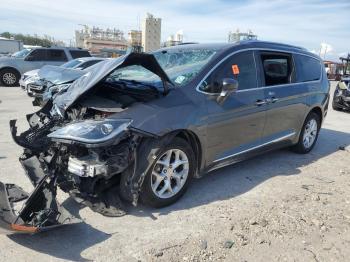  Salvage Chrysler Pacifica