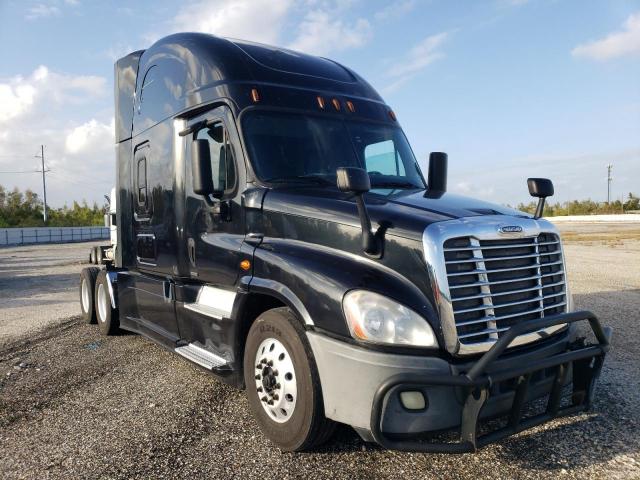  Salvage Freightliner Cascadia 1