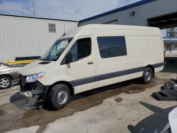  Salvage Mercedes-Benz Sprinter