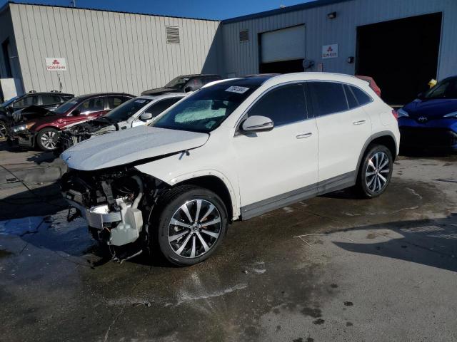  Salvage Mercedes-Benz GLA