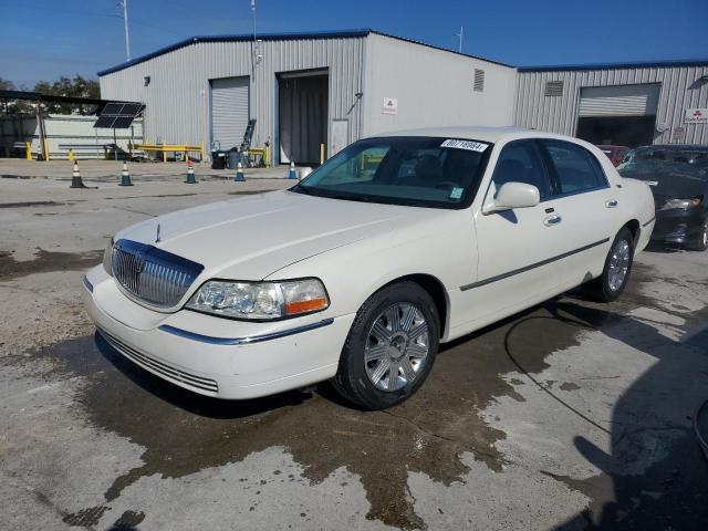  Salvage Lincoln Towncar