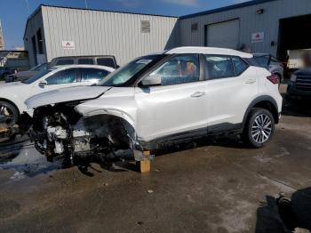  Salvage Nissan Kicks