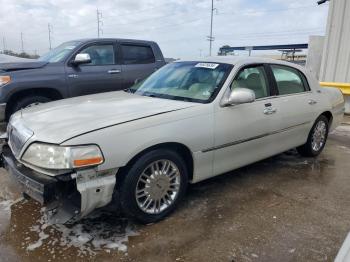  Salvage Lincoln Towncar