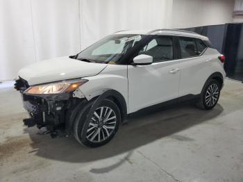  Salvage Nissan Kicks