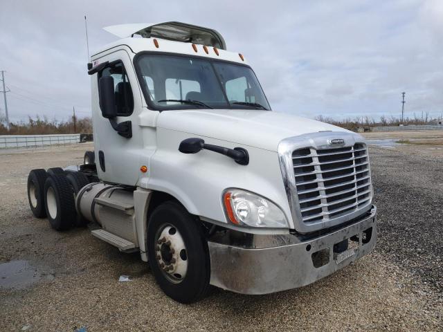  Salvage Freightliner Cascadia 1