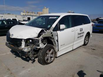  Salvage Toyota Sienna