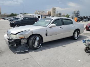  Salvage Lincoln Towncar