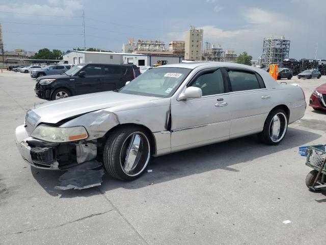  Salvage Lincoln Towncar