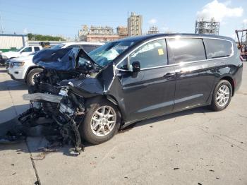  Salvage Chrysler Pacifica