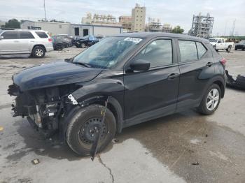 Salvage Nissan Kicks