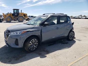  Salvage Nissan Kicks
