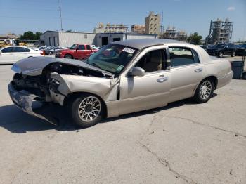  Salvage Lincoln Towncar