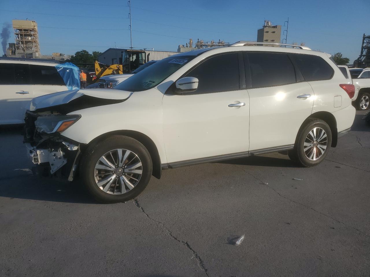 Nissan Pathfinder S Image 1