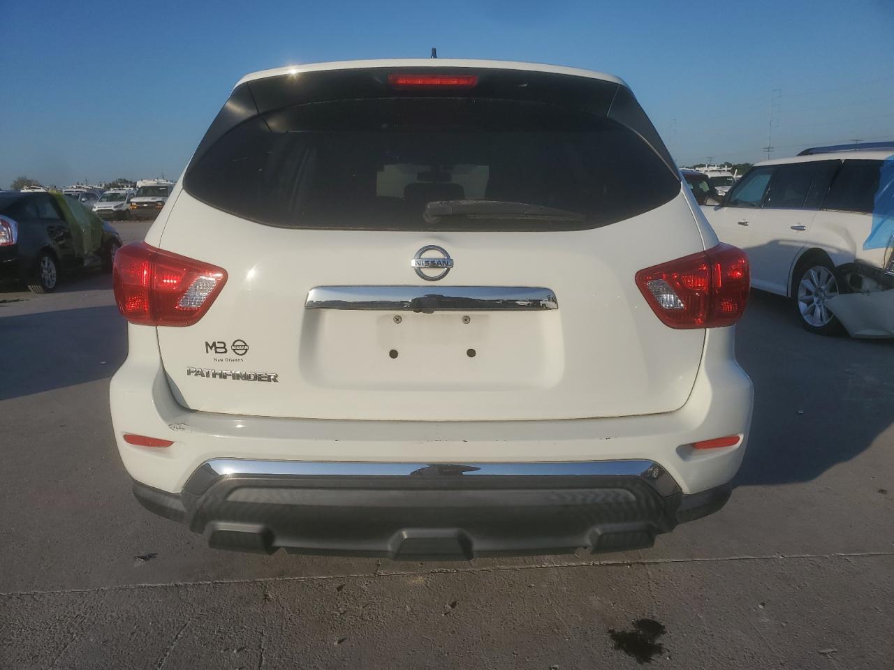 Nissan Pathfinder S Image 6