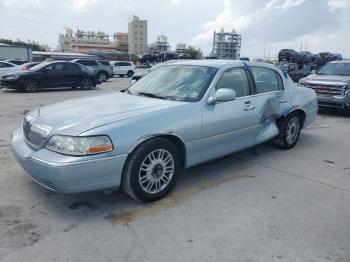  Salvage Lincoln Towncar
