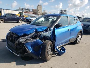  Salvage Nissan Kicks Play
