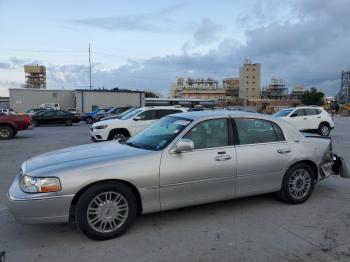  Salvage Lincoln Towncar