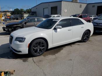  Salvage Chrysler 300