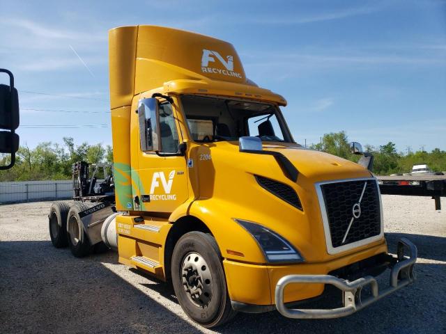  Salvage Volvo Vnr