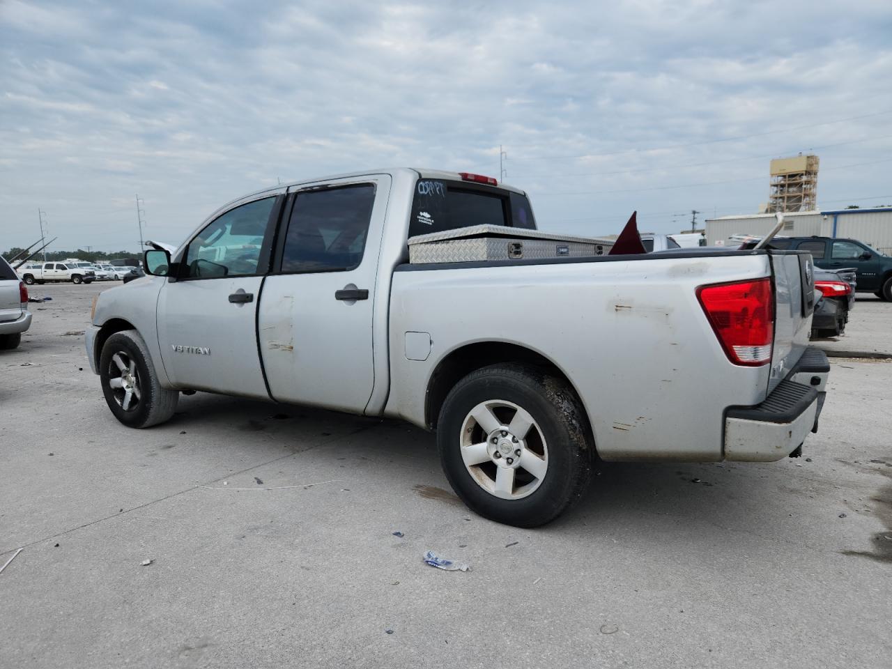 Nissan Titan Xe Image 2