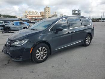  Salvage Chrysler Pacifica