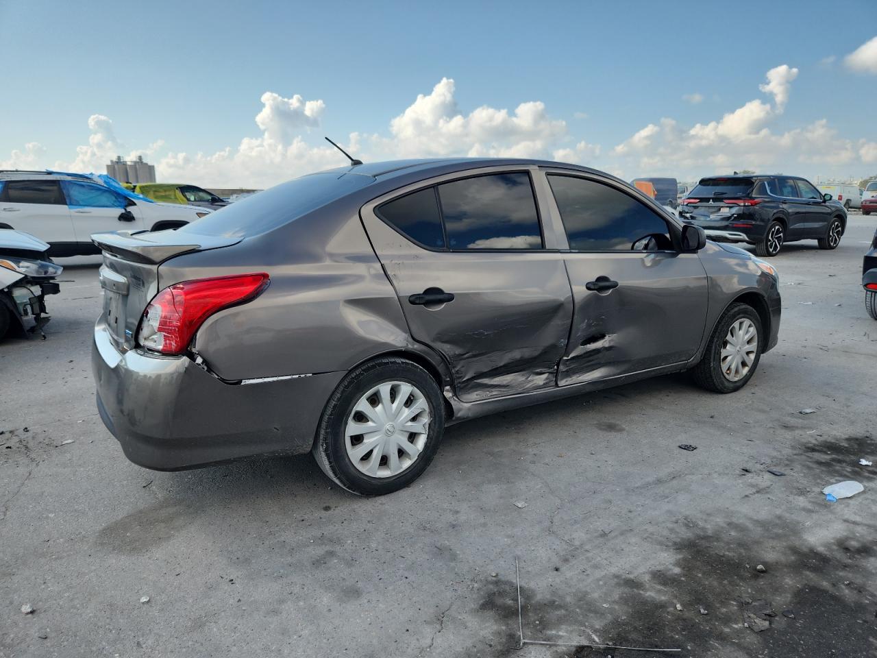 Nissan Versa S Image 12