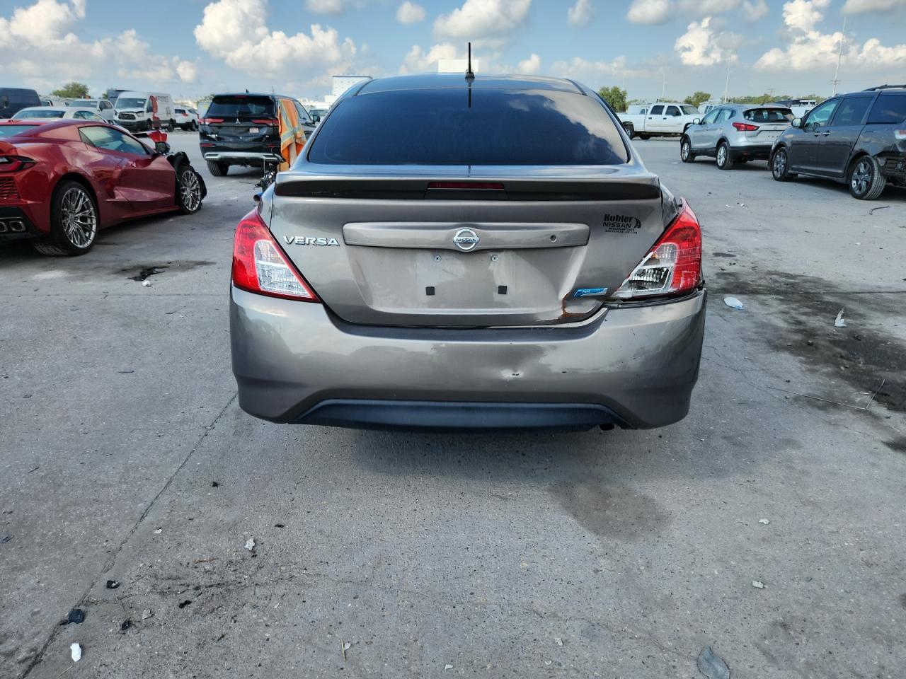 Nissan Versa S Image 2