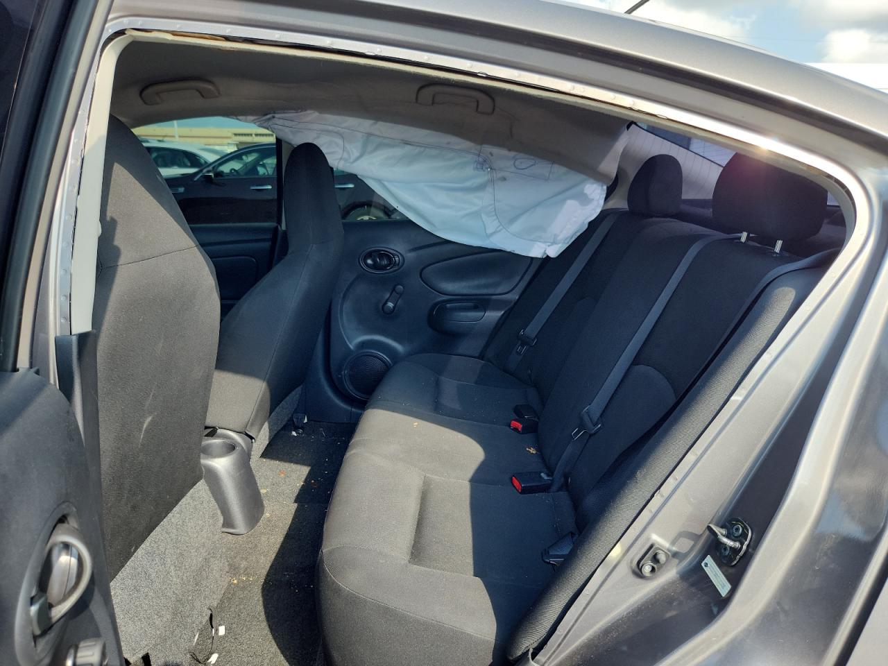 Nissan Versa S Image 6