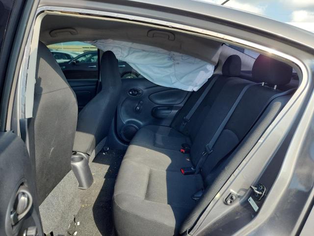 Nissan Versa S Image 6