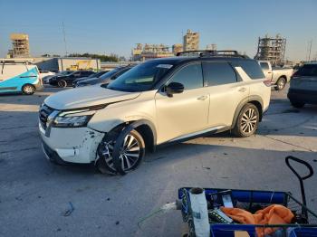  Salvage Nissan Pathfinder