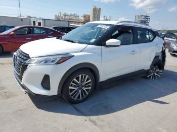 Salvage Nissan Kicks