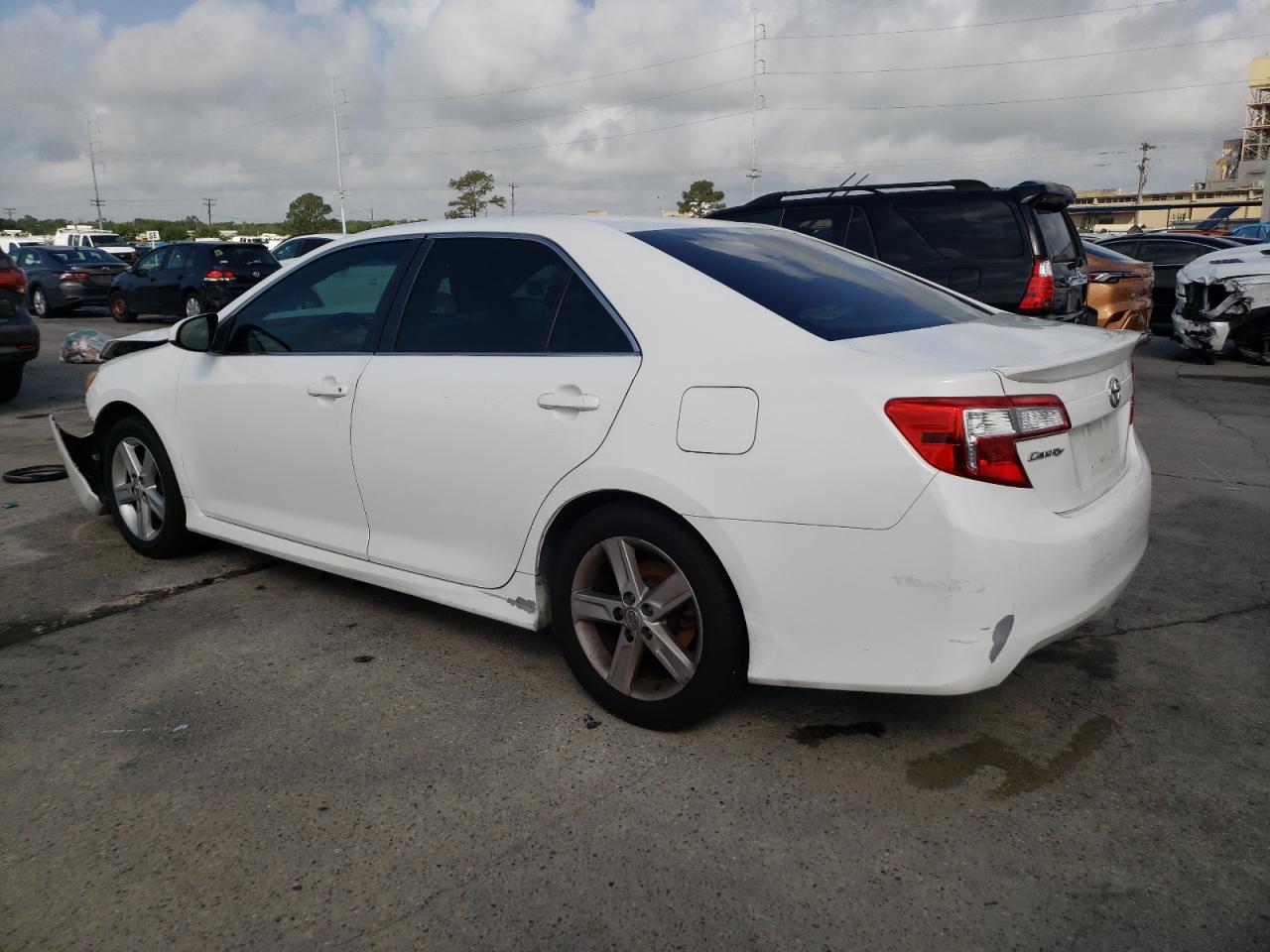 Toyota Camry L Image 2