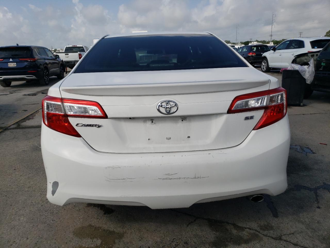 Toyota Camry L Image 4