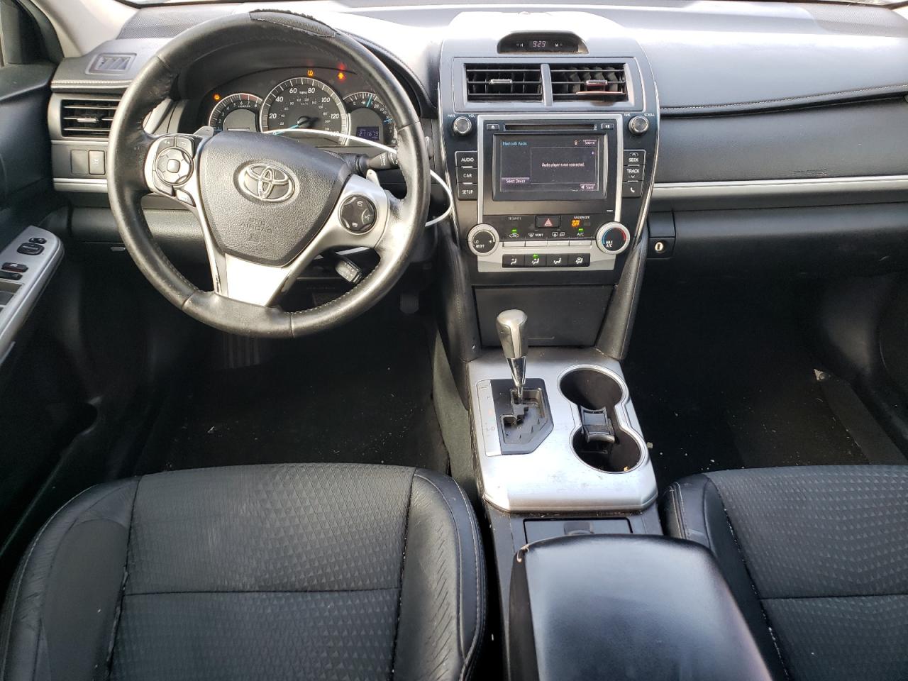 Toyota Camry L Image 7