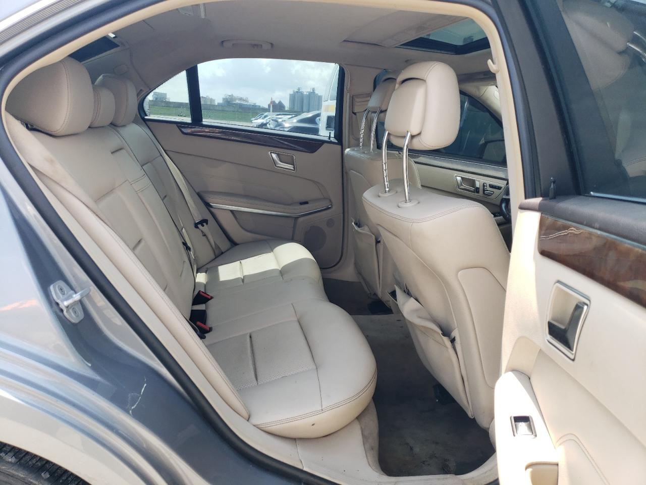 Mercedes-Benz E-Class 350 Image 8