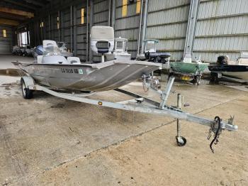  Salvage Alumacraft 175 Prowler