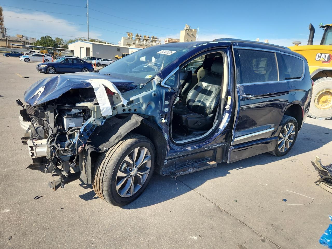 Chrysler Pacifica Limited Image 1