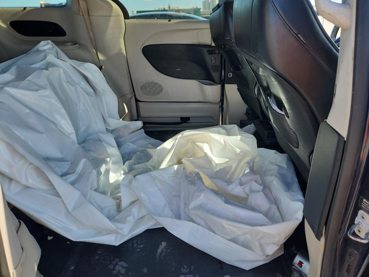 Chrysler Pacifica Limited Image 10