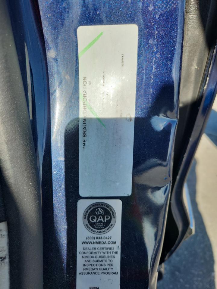 Chrysler Pacifica Limited Image 12