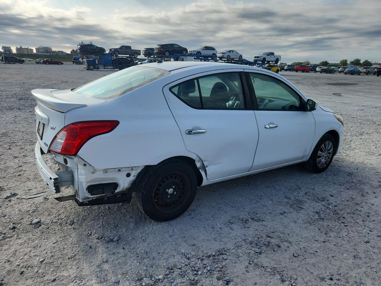 Nissan Versa S Image 6