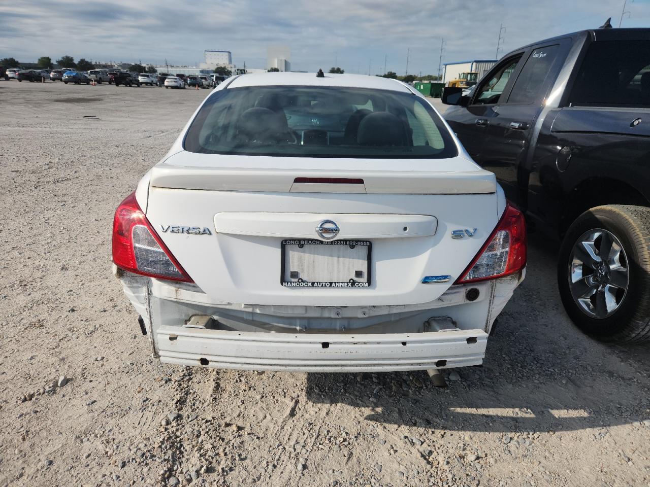 Nissan Versa S Image 5