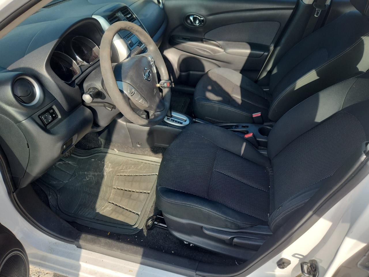 Nissan Versa S Image 8