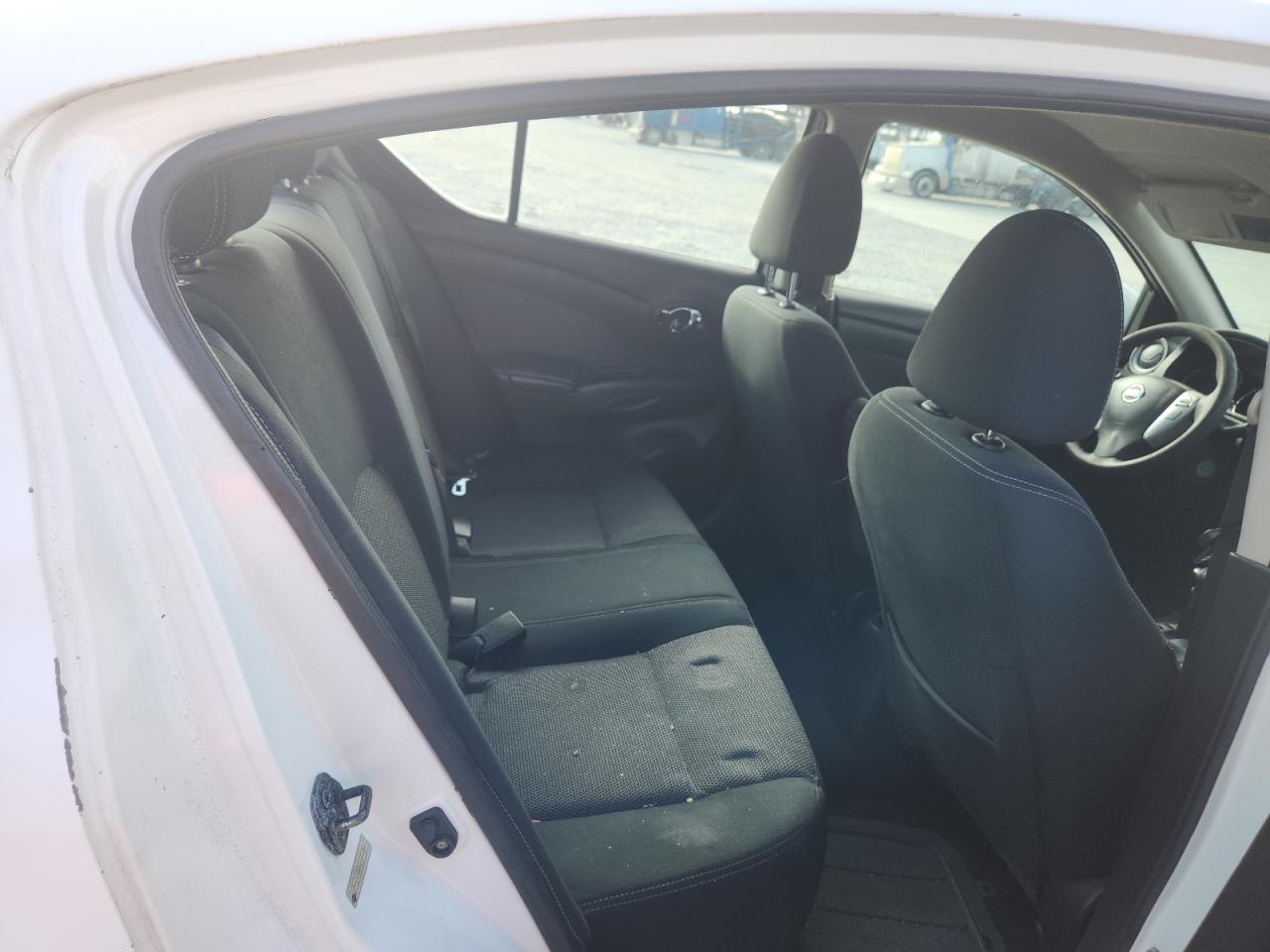 Nissan Versa S Image 2