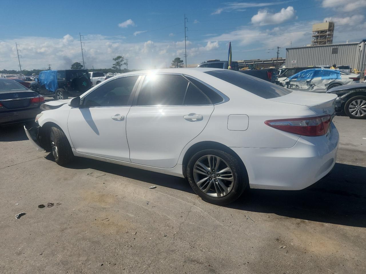 Toyota Camry Le Image 6