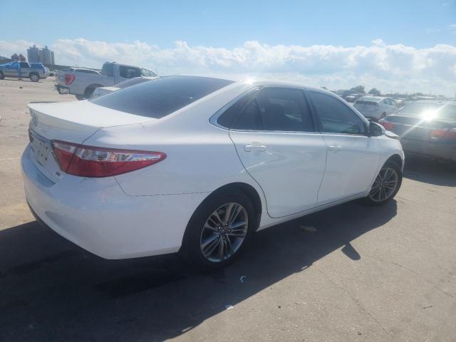 Toyota Camry Le Image 12