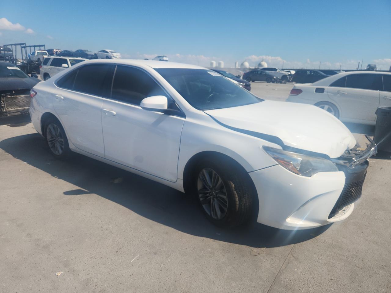 Toyota Camry Le Image 3