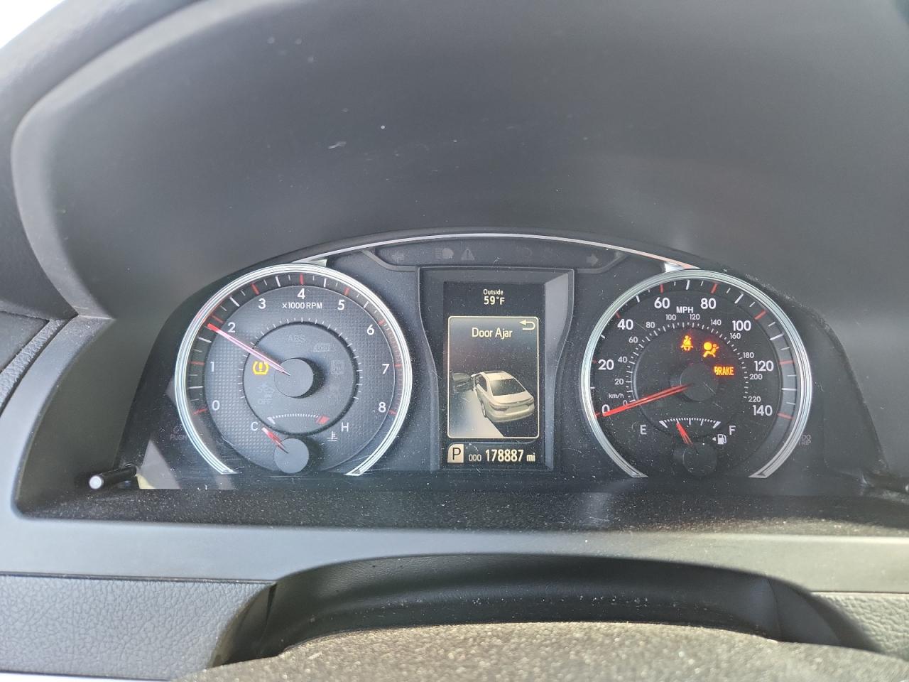 Toyota Camry Le Image 8