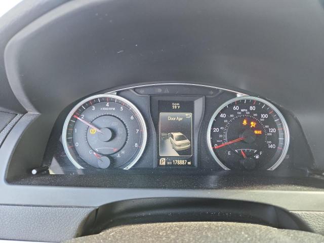 Toyota Camry Le Image 8